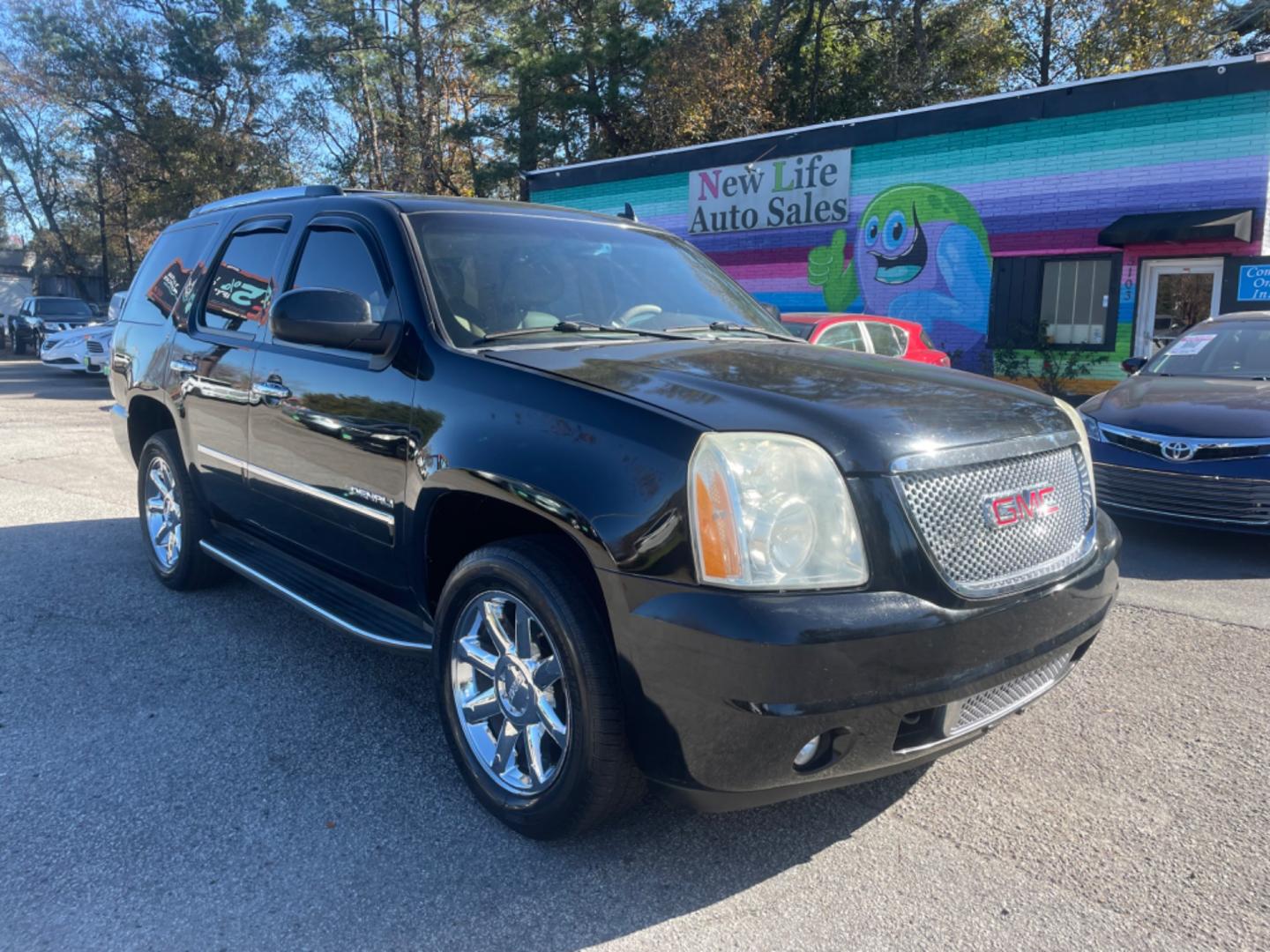 2011 BLACK GMC YUKON DENALI (1GKS2EEFXBR) with an 6.2L engine, Automatic transmission, located at 5103 Dorchester Rd., Charleston, SC, 29418-5607, (843) 767-1122, 36.245171, -115.228050 - Photo#0